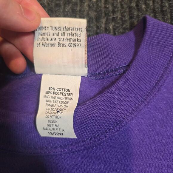 vintage 1997 Looney Tunes tweety bird purple crewneck - Picture 5 of 5